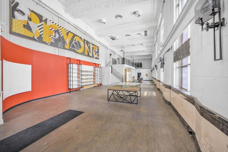 More Photos Of 378 Yonge St, Toronto Storefront Retail Office For Lease