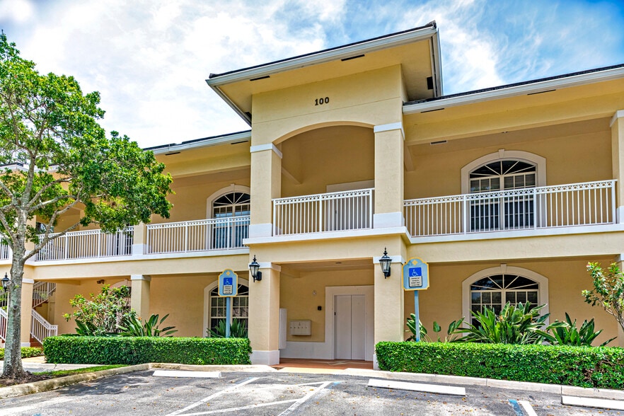 More Photos Of 100 Village Square Crossings, Palm Beach Gardens Medical For Lease