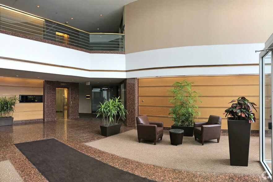 More Photos Of 31700 Middlebelt Rd, Farmington Hills Office For Lease