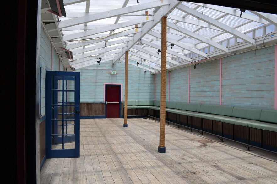 More Photos Of 1050 Garnet Ave, San Diego Restaurant For Lease