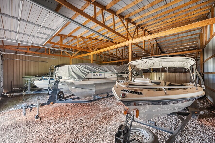 More Photos Of 10277 N 2130 Rd, Foss Convenience Store For Sale