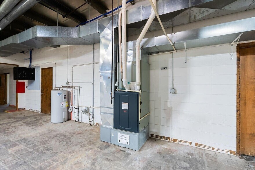 More Photos Of 1502 Miller St, La Crosse Warehouse For Lease