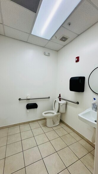 More Photos Of 951 Sansburys Way, West Palm Beach Unknown For Lease