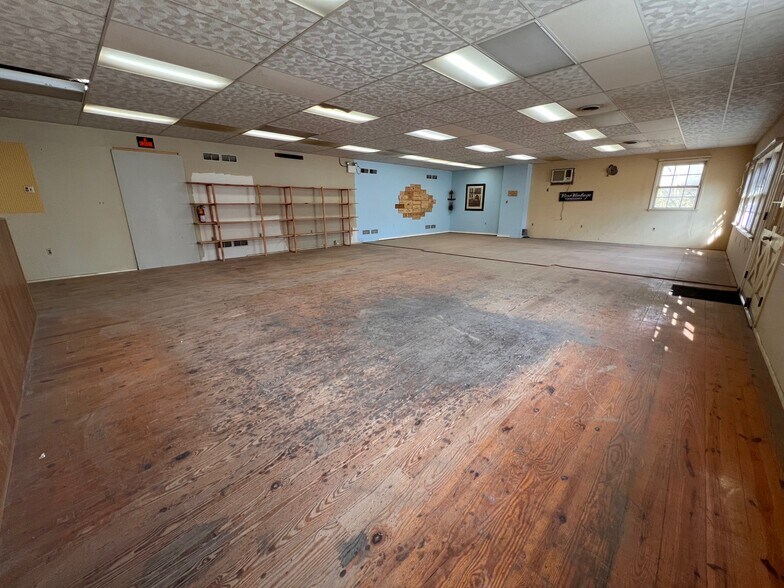 More Photos Of 265 Harrisonville Lake Rd, Pilesgrove Service For Lease