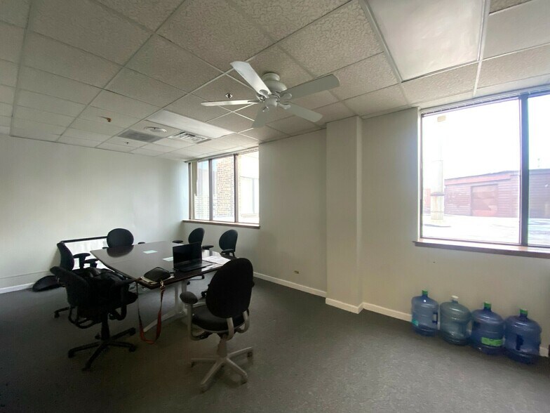 More Photos Of 2743 W 36th Pl, Chicago Manufacturing For Lease