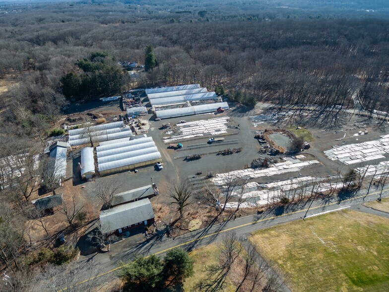 More Photos Of 1709 Kensington Rd, Berlin Specialty For Sale