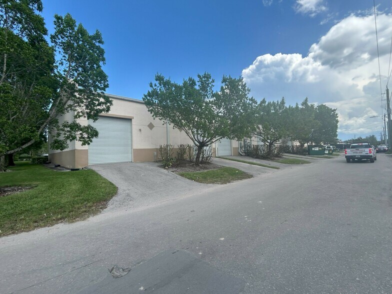 More Photos Of 12285 Collier Blvd, Naples Storefront Retail Office For Sale