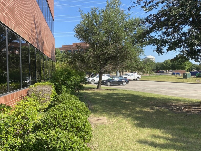 More Photos Of 1575 Heritage Dr, McKinney Office For Lease