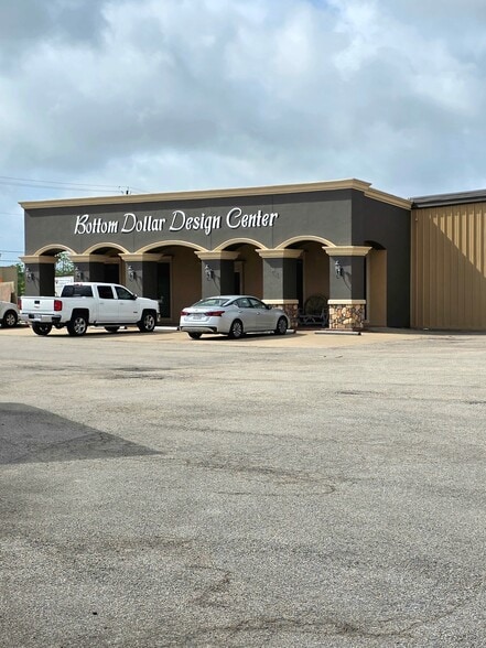 Primary Photo Of 1915 N Brazosport, Freeport Service For Sale