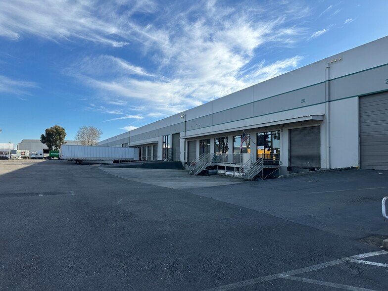 More Photos Of 1979-1999 Davis St, San Leandro Distribution For Lease