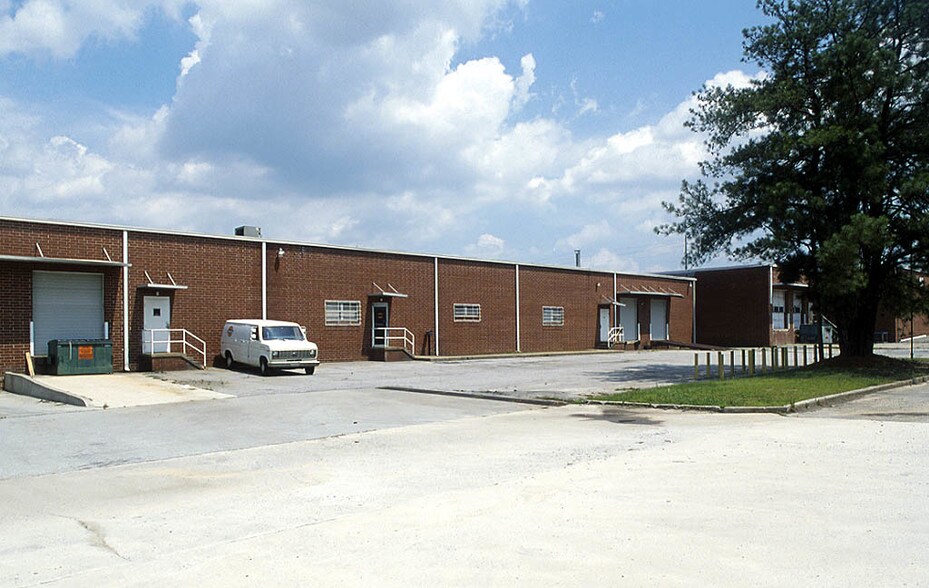 More Photos Of 2411 Sullivan Rd, College Park Warehouse For Lease