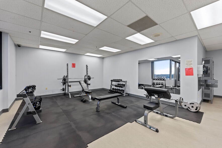 More Photos Of 3010 Lyndon B Johnson Fwy, Dallas Office For Lease