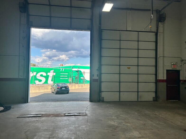 More Photos Of 590 Lordship Blvd, Stratford Warehouse For Sale