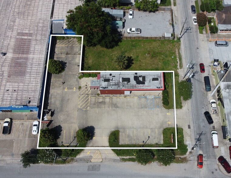 Primary Photo Of 2940 Elysian Flds, New Orleans Freestanding For Sale