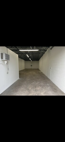 More Photos Of 1190 S Dixie Hwy W, Pompano Beach Warehouse For Lease