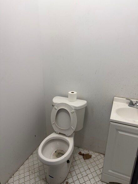 More Photos Of 1818-1838 Amsterdam Ave, New York Specialty For Sale