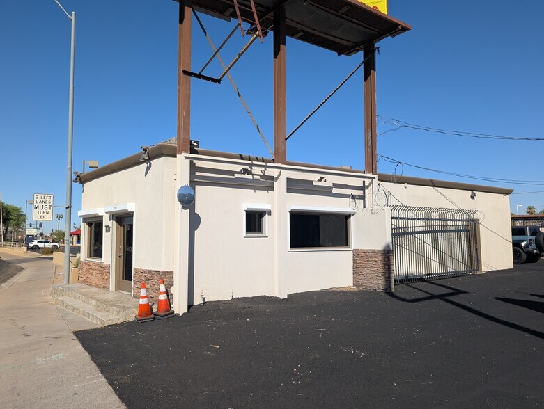 More Photos Of 9108 N Cave Creek Rd, Phoenix Office For Sale