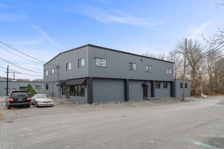 More Photos Of 9 Fowle St, Woburn Warehouse For Sale