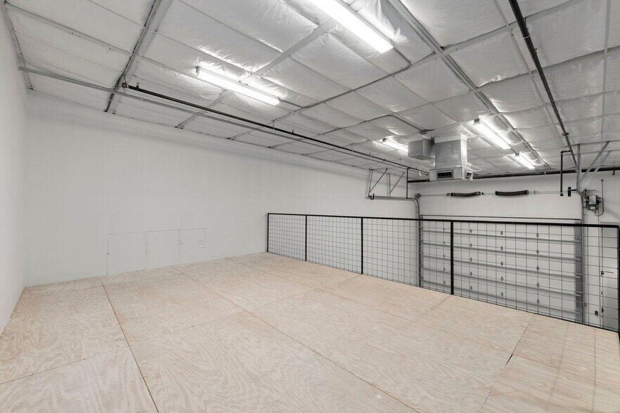 More Photos Of 7231 Stonewall Bnd, San Antonio Self Storage For Sale