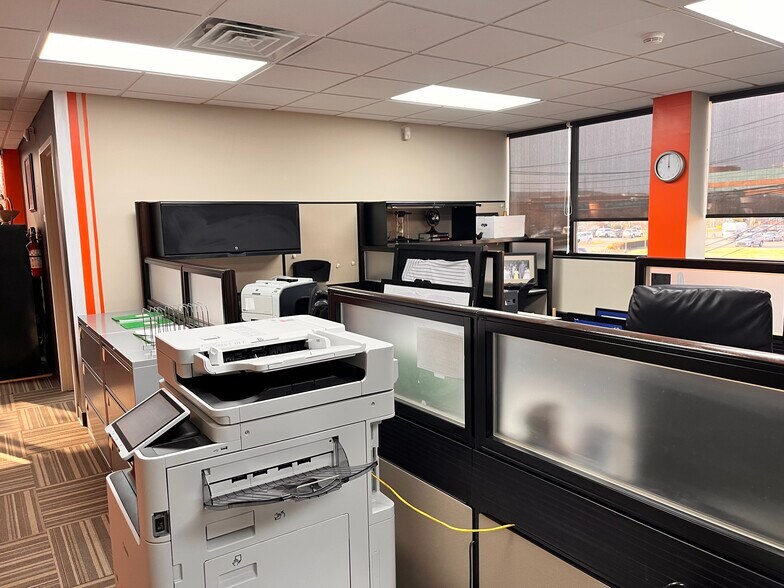 More Photos Of 600 Broadhollow Rd, Melville Office For Lease