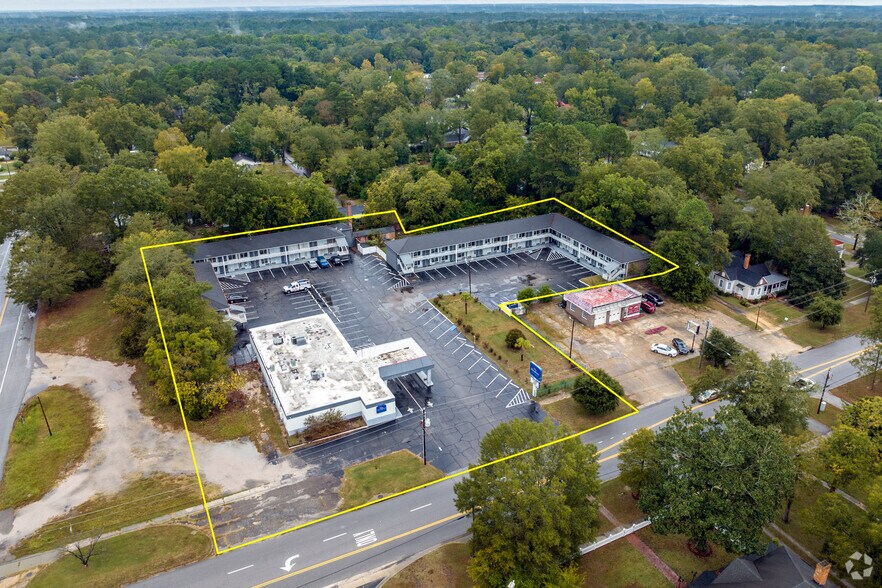 More Photos Of 710 Market St, Cheraw Hotel For Sale