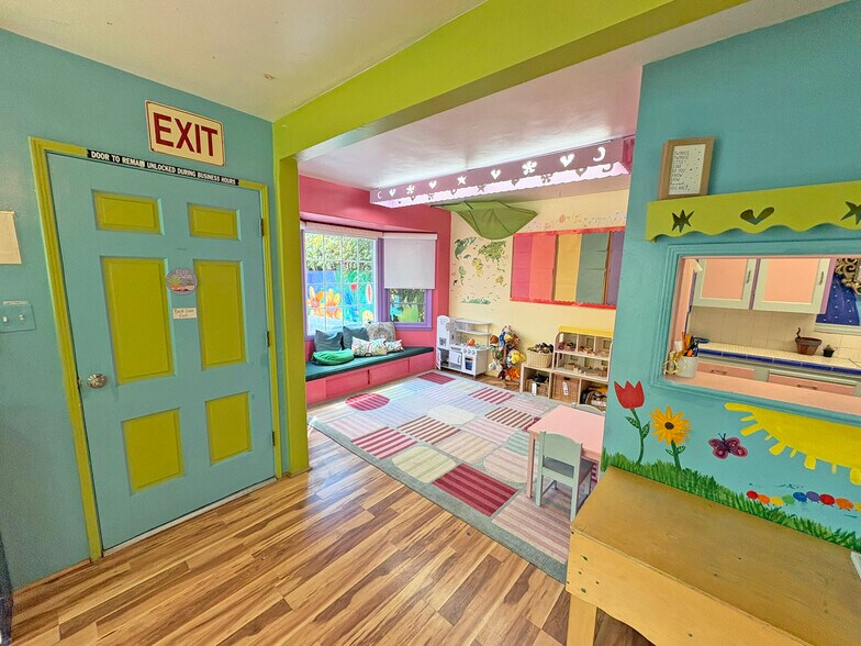 More Photos Of 1009 18th St, Santa Monica Schools For Lease