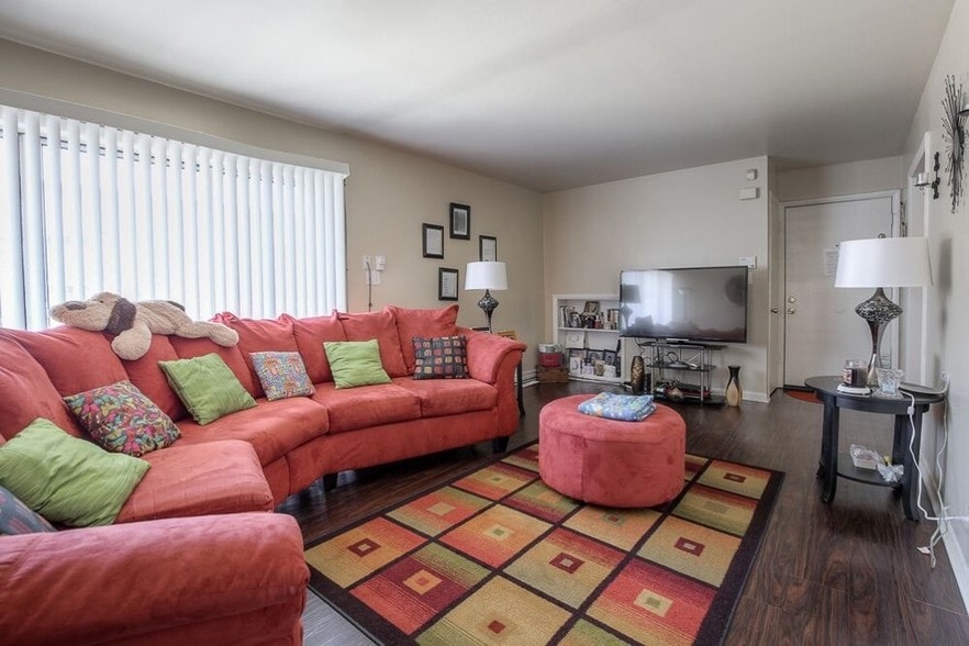 More Photos Of 3740 Wyandotte St, Kansas City Apartments For Sale
