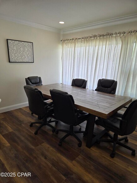 More Photos Of 215 W 11th St, Panama City Coworking Space