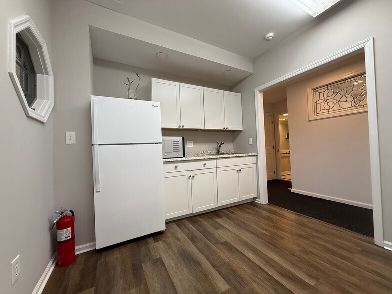 More Photos Of 757 Post Rd, Darien Office For Lease