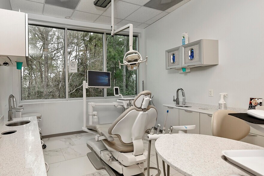 More Photos Of 114 Vision Park Blvd, Shenandoah Office For Sale