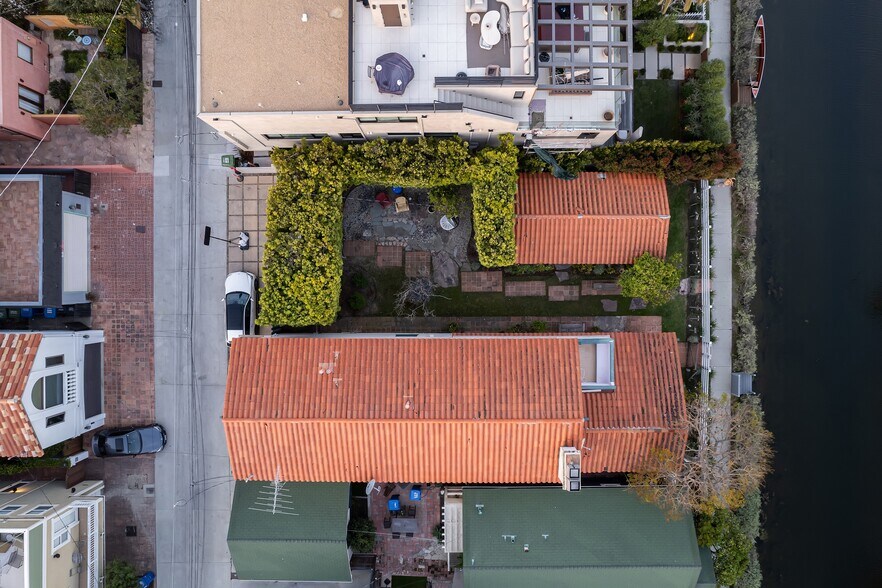 More Photos Of 431 Howland Canal, Venice Land For Sale