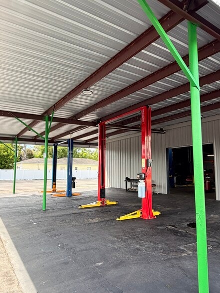 More Photos Of 5100 34th St N, Saint Petersburg Auto Repair For Sale