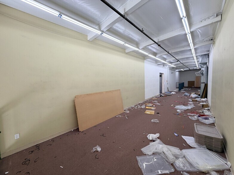 More Photos Of 951 Crocker St, Los Angeles Storefront Retail Office For Lease