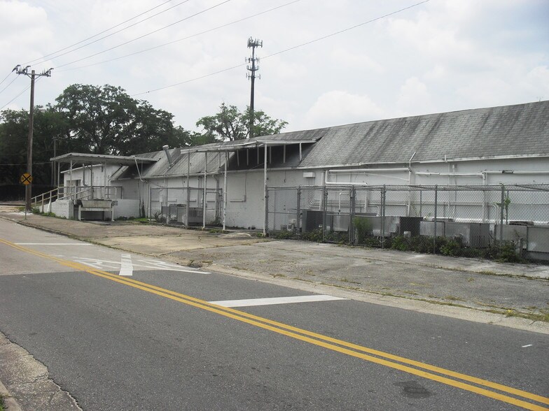 More Photos Of 401 W 13th St, Sanford Warehouse For Sale
