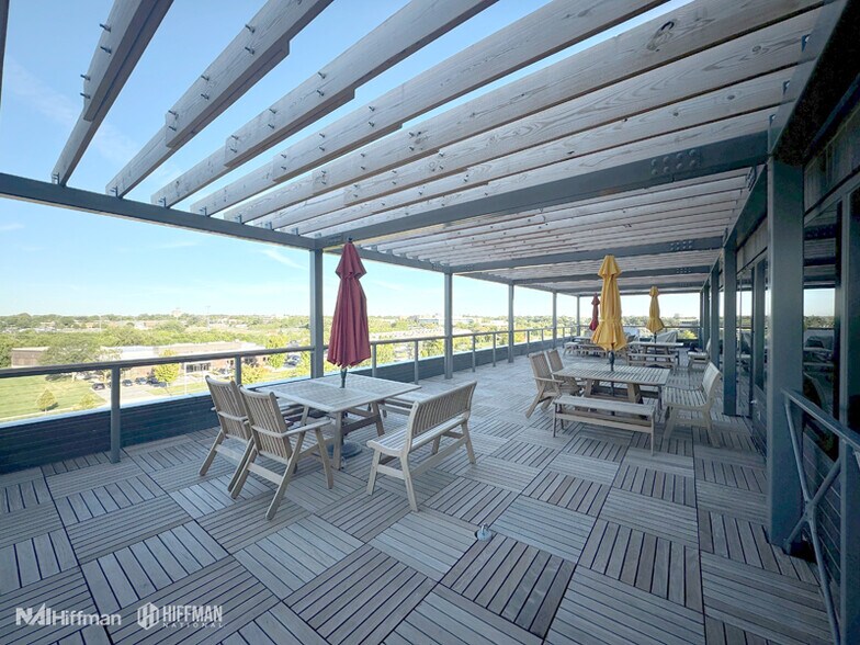 More Photos Of 999 Oakmont Plaza Dr, Westmont Office For Lease