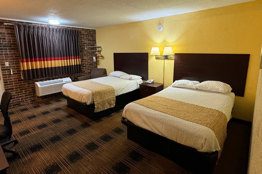 More Photos Of 504 Prairie View Rd, Platte City Hotel For Sale