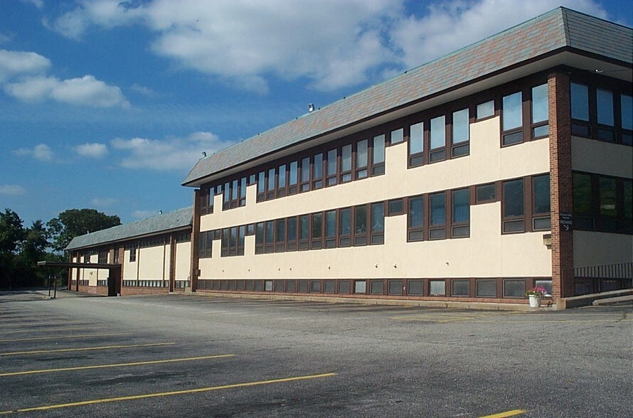 More Photos Of 333 School St, Pawtucket Medical For Lease