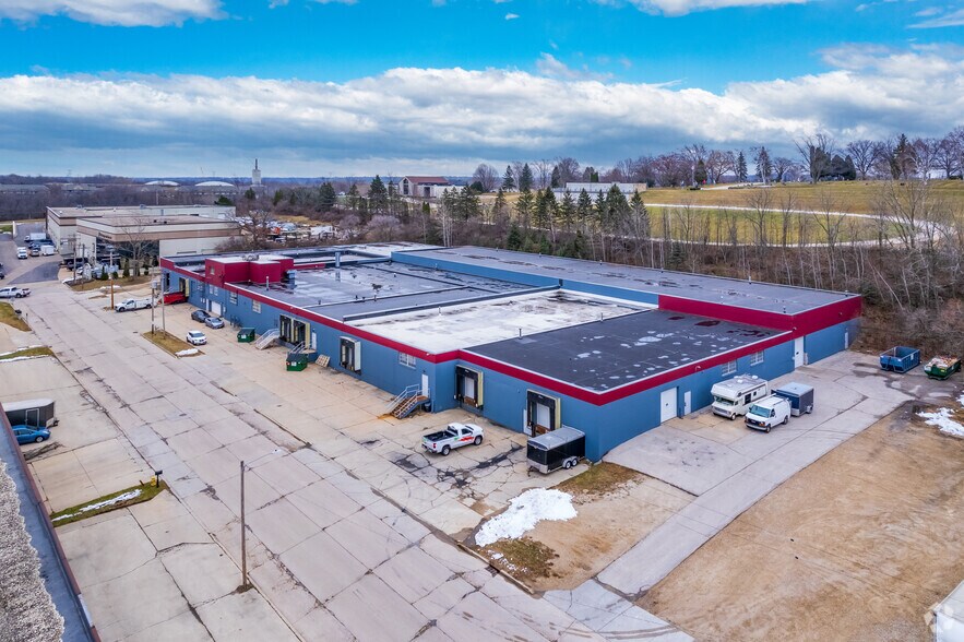 More Photos Of 1515 Ellis St, Waukesha Manufacturing For Sale