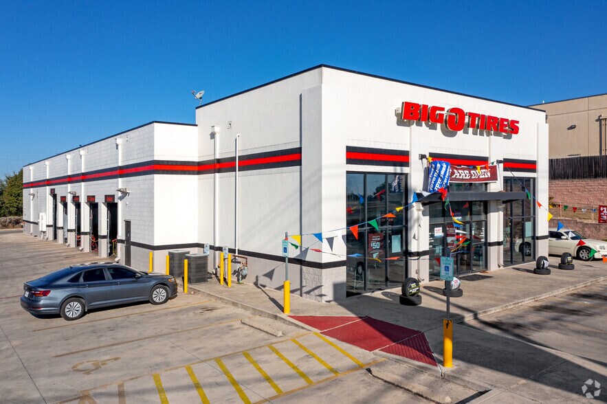 Primary Photo Of 6407 W Loop 1604 N, San Antonio Auto Repair For Sale