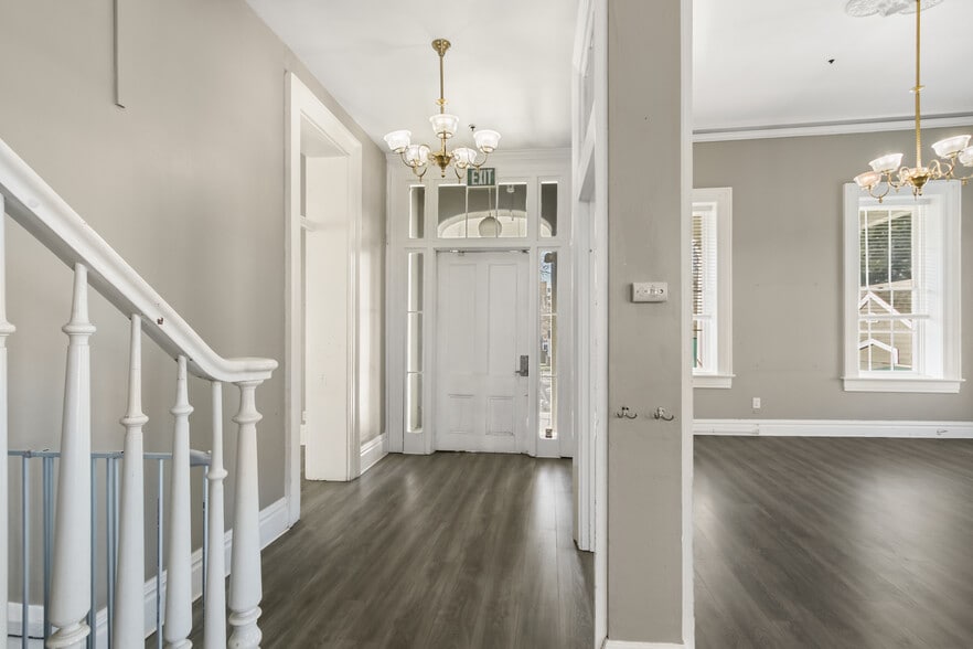 More Photos Of 1111-1123 D St, Sacramento Specialty For Sale