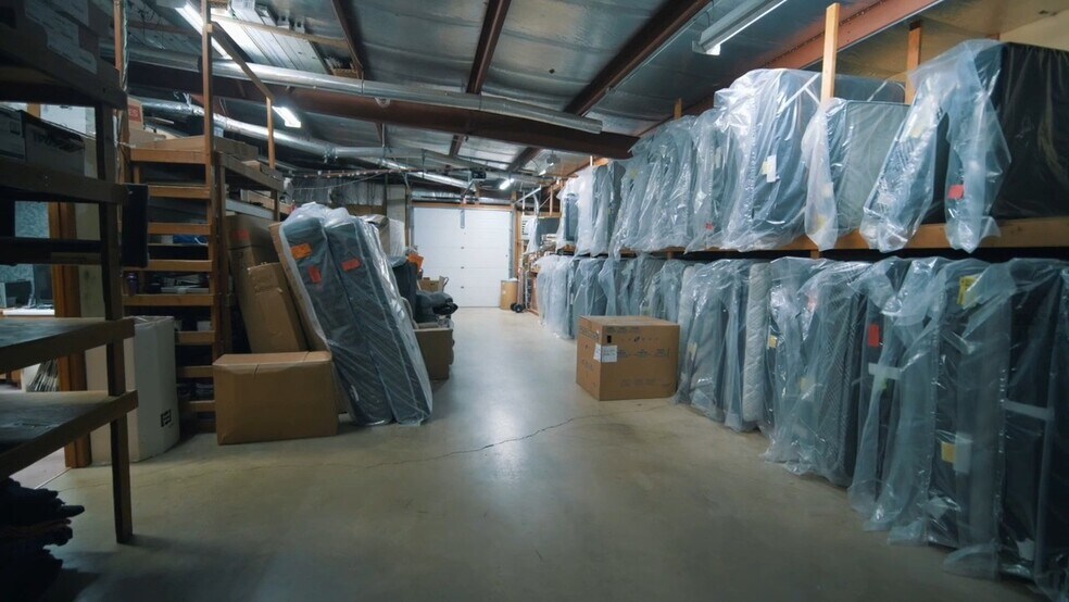 More Photos Of 101 9th St, Charles City General Retail For Sale