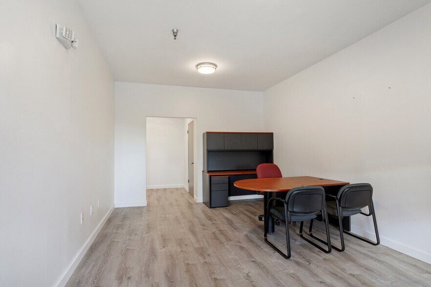 More Photos Of 6478 Putnam Ford Dr, Woodstock Office For Lease