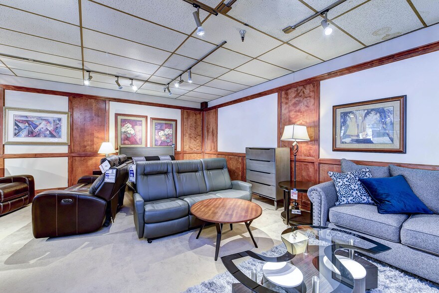 More Photos Of 20423 Highway 99, Lynnwood Freestanding For Sale