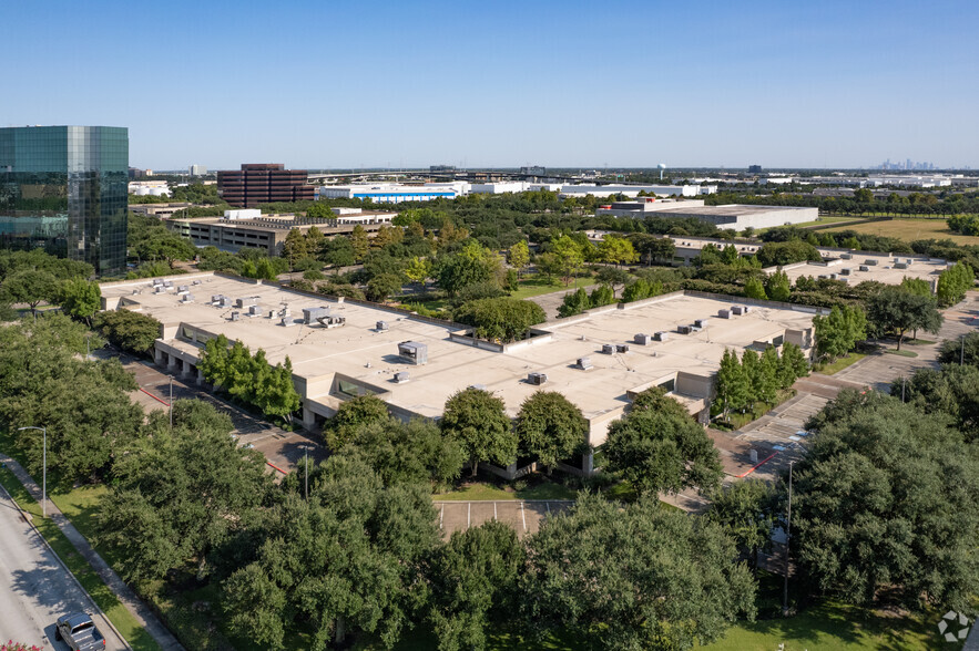 Primary Photo Of 11410 Greens Crossing Blvd, Houston Light Manufacturing For Sale