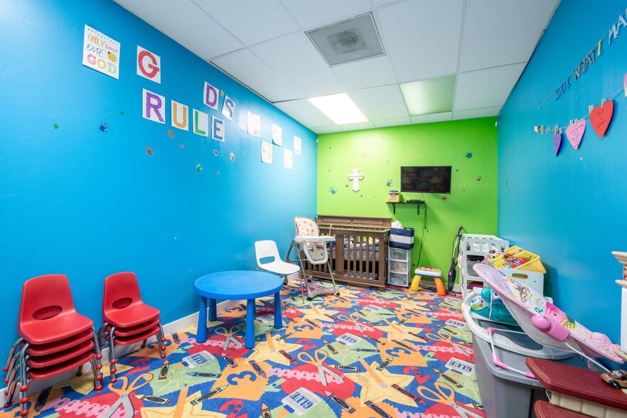 More Photos Of 2900-2912 S West Temple, Salt Lake City Light Manufacturing For Lease