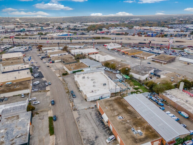 More Photos Of 5722-5724 Kenwick St, San Antonio Warehouse For Lease