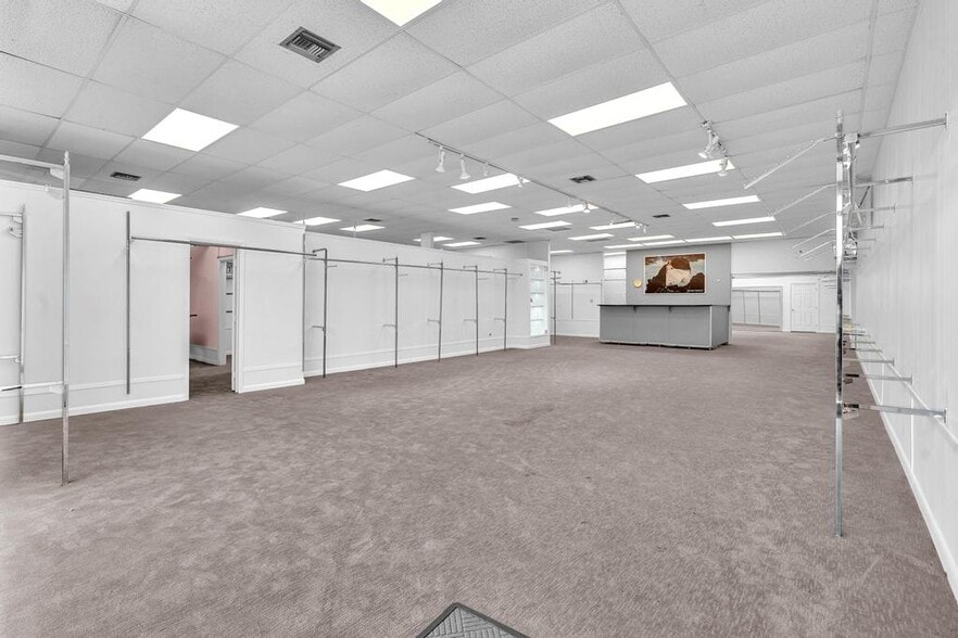 More Photos Of 2930 SW 30th Ave, Pembroke Park Freestanding For Lease