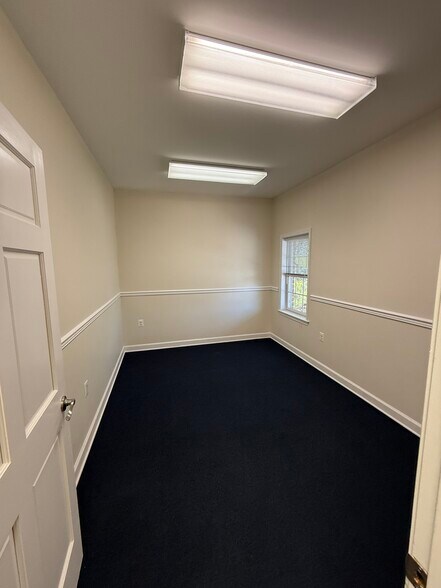 More Photos Of 23077 Three Notch Rd, California Office For Sale