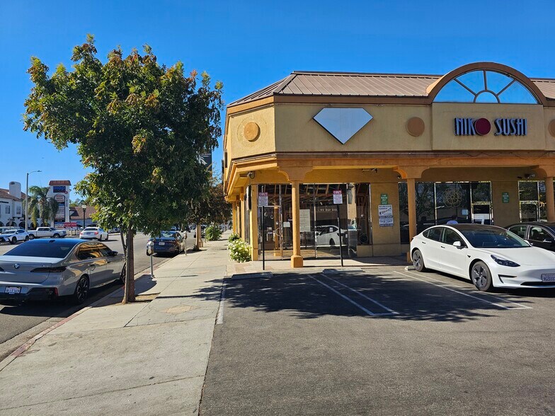 More Photos Of 19001-19015 Ventura Blvd, Tarzana Storefront Retail Office For Lease