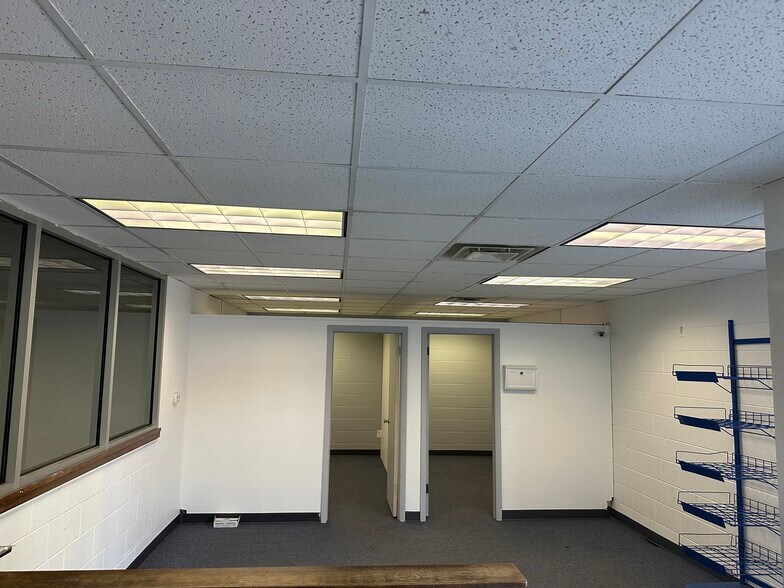 More Photos Of 1480 N Hobbie Ave, Kankakee Warehouse For Lease